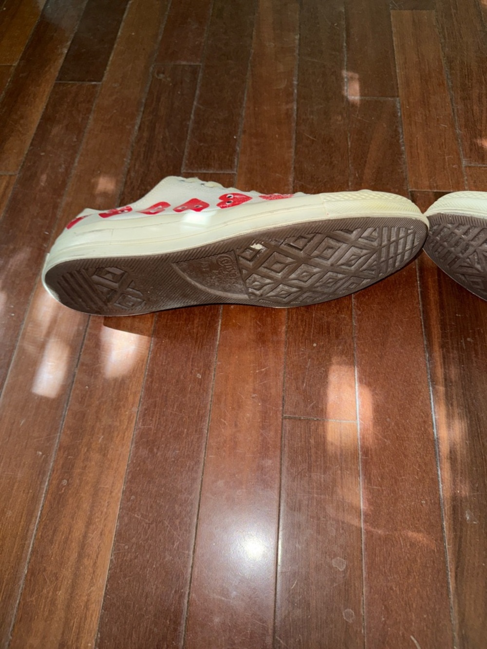 Converse Cream Low-Top Play Heart Accents - Picture 9 of 10